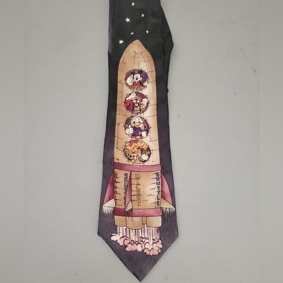 Disney 90s Tie - Picture 1 of 3